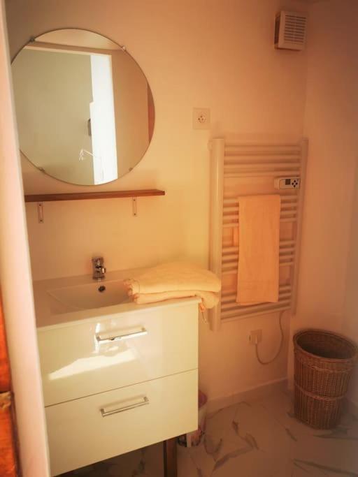 Appartement Avec Terrasse Saint-Martin-de-Brômes Eksteriør billede