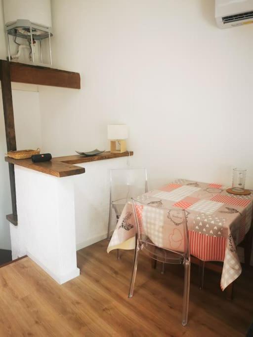 Appartement Avec Terrasse Saint-Martin-de-Brômes Eksteriør billede